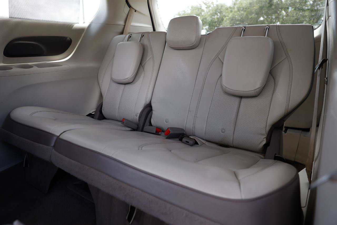 Used 2018 Chrysler Pacifica Touring-L FWD image 22
