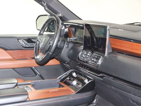 Used 2020 Lincoln Navigator Reserve image 31