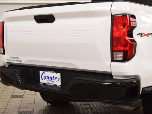 Used 2026 Chevrolet Colorado W/T AWD/4WD image 19