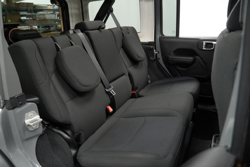 Used 2023 Jeep Wrangler Unlimited w/ Sun & Screen Package AWD/4WD image 37