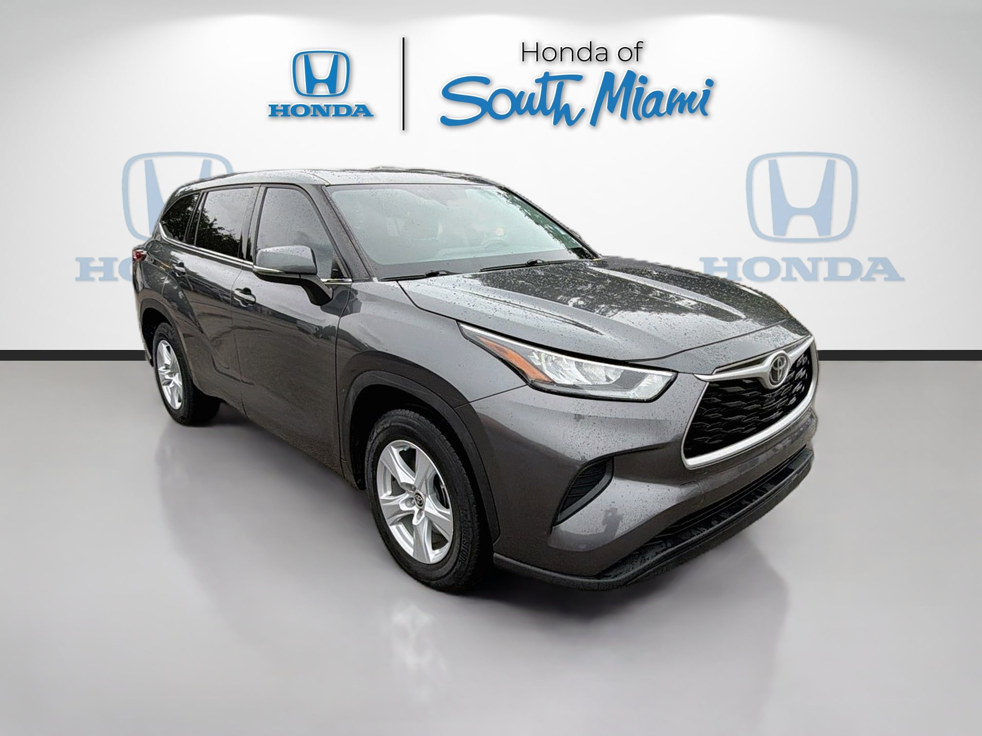 Used 2020 Toyota Highlander L FWD image 1