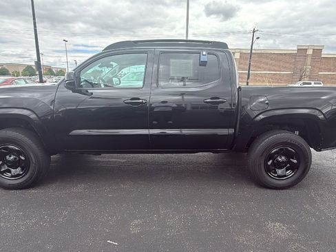 Certified 2023 Toyota Tacoma SR AWD/4WD image 4