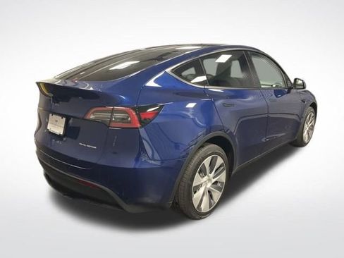 Used 2022 Tesla Model Y Long Range image 5