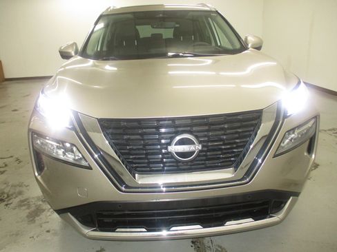Used 2023 Nissan Rogue Platinum w/ Platinum Premium Package AWD/4WD image 2