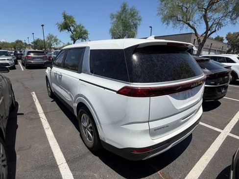 Certified 2024 Kia Carnival LX FWD image 3
