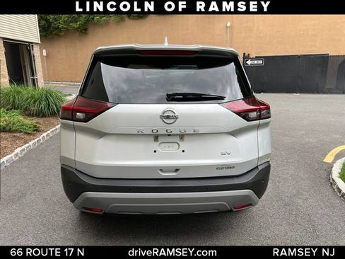 Used 2021 Nissan Rogue SV FWD image 3