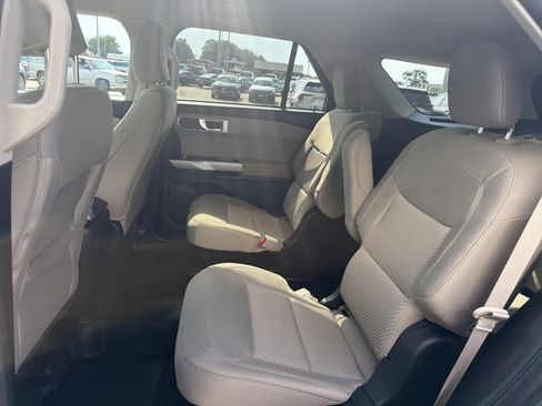 Used 2023 Ford Explorer XLT RWD image 6