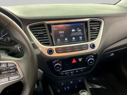 Used 2022 Hyundai Accent Limited FWD image 9