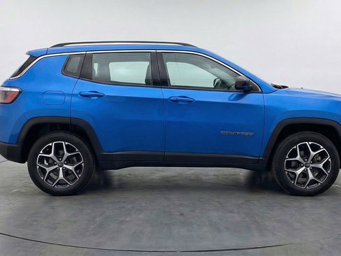 Used 2025 Jeep Compass Limited image 11