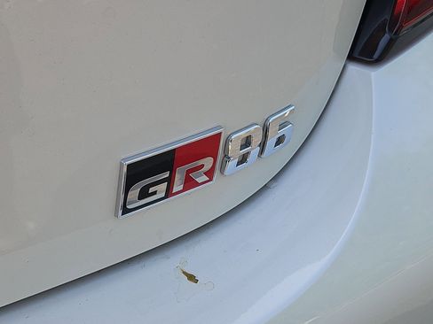 Used 2023 Toyota GR86 Premium w/ ALL Weather Mat Package (TMS) RWD image 5