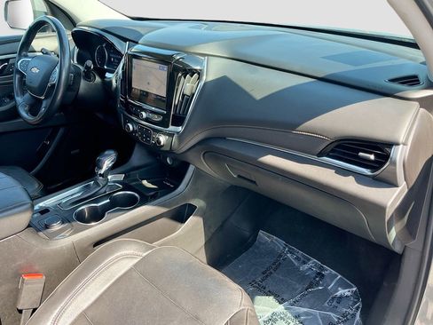 Used 2021 Chevrolet Traverse Premier image 32