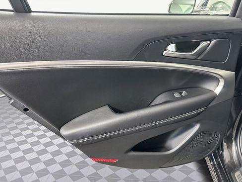 Used 2025 Genesis G70 2.5T image 26