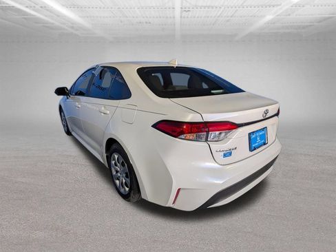 Used 2020 Toyota Corolla LE FWD image 7