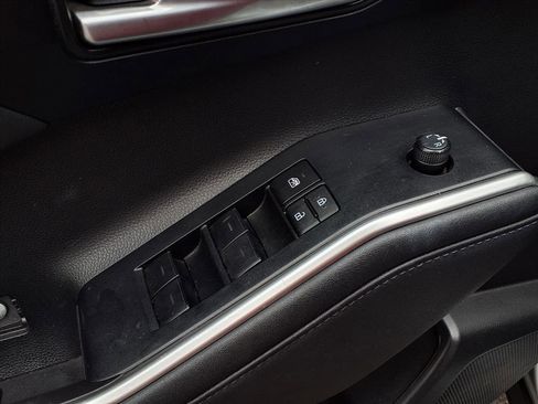 Certified 2023 Toyota Highlander XLE image 19