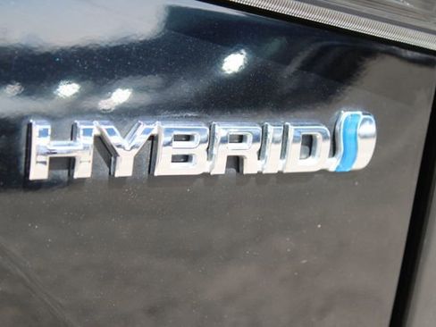 Used 2022 Toyota Highlander XLE AWD/4WD image 6