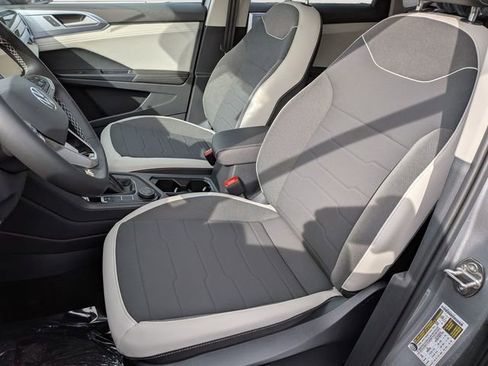 New 2026 Volkswagen Taos SE image 26