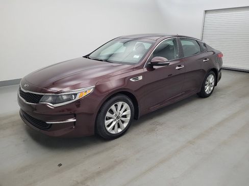 Used 2018 Kia Optima LX w/ 17" Alloy Wheels Package FWD image 2