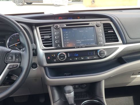 Used 2018 Toyota Highlander Limited image 23