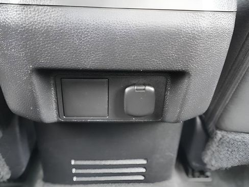 Used 2024 Toyota Tacoma SR5 AWD/4WD image 17