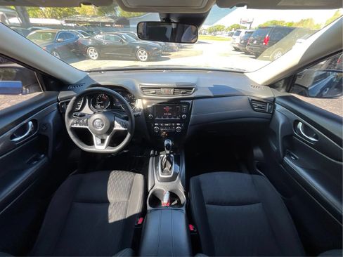Used 2020 Nissan Rogue SV FWD image 17