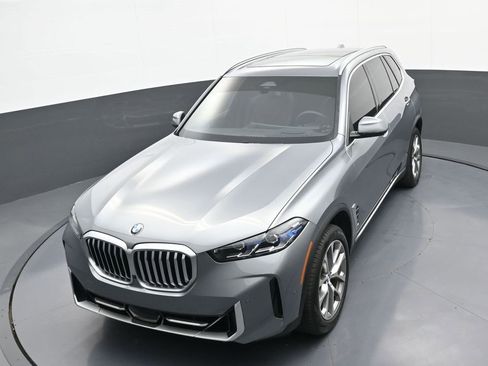 Used 2024 BMW X5 xDrive40i w/ Premium Package image 32