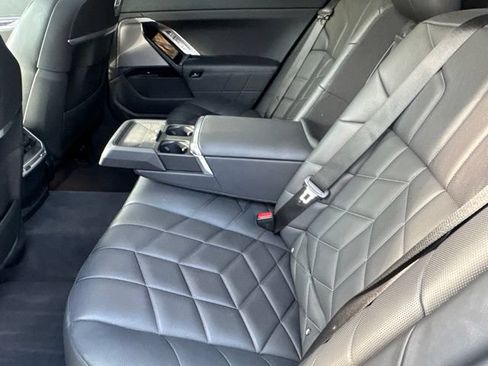 Used 2025 BMW 740i xDrive AWD/4WD image 72