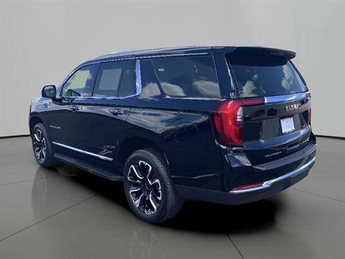 Used 2025 GMC Yukon Elevation w/ Elevation Premium Package AWD/4WD image 3