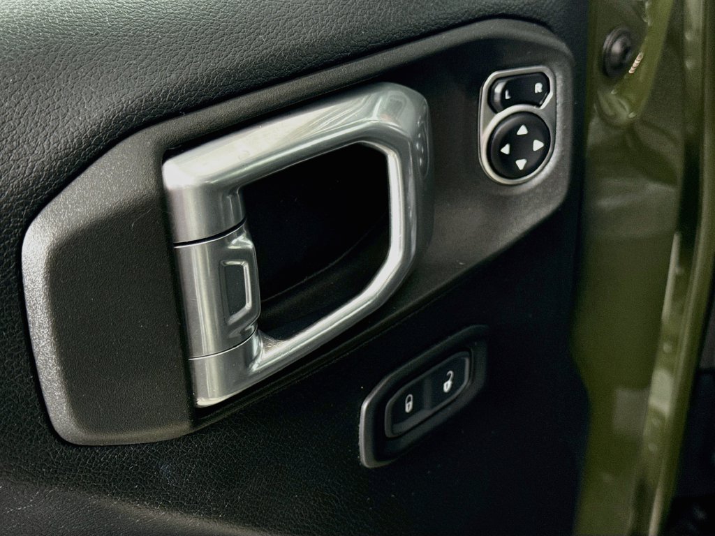 Used 2020 Jeep Wrangler Unlimited Rubicon AWD/4WD image 18