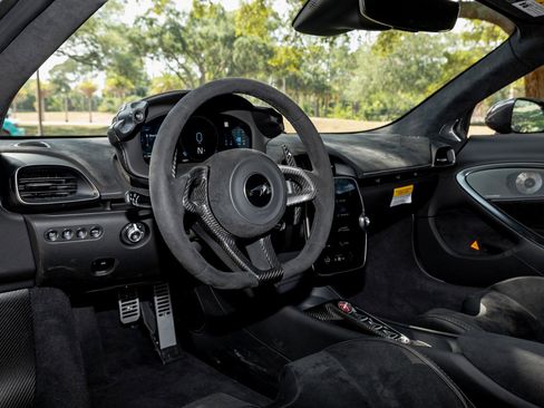 Used 2023 McLaren Artura image 66