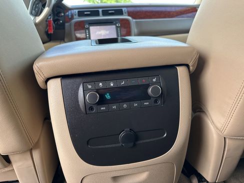 Used 2013 Chevrolet Suburban LTZ AWD/4WD image 19