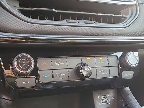 New 2026 Jeep Compass Latitude image 22