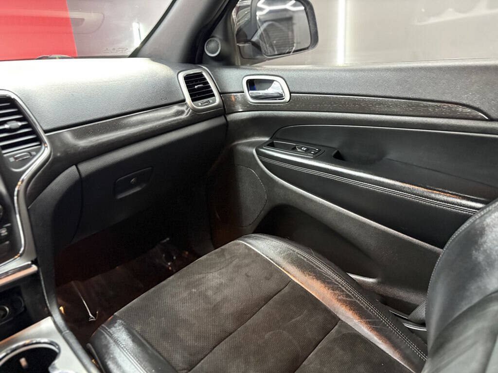 Used 2018 Jeep Grand Cherokee Altitude AWD/4WD image 14