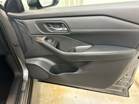 Certified 2025 Nissan Rogue SL w/ Tech Package AWD/4WD image 28