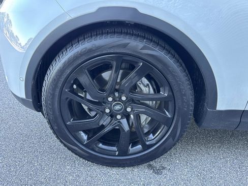 Certified 2025 Land Rover Discovery S image 10
