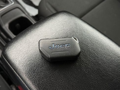 Used 2021 Jeep Gladiator Sport image 53