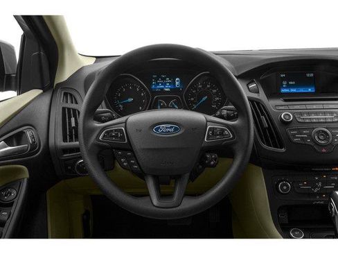 Used 2018 Ford Focus SEL w/ Cold Weather Package FWD image 4