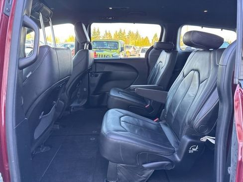 Used 2018 Chrysler Pacifica Touring-L w/ Premium Audio Group image 20
