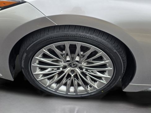 Certified 2024 Lexus LS 500 w/ Interior Upgrade Package image 33