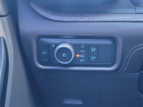 Used 2020 Ford Explorer Platinum w/ Premium Technology Package image 31