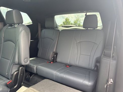 Used 2023 Buick Enclave Premium image 16