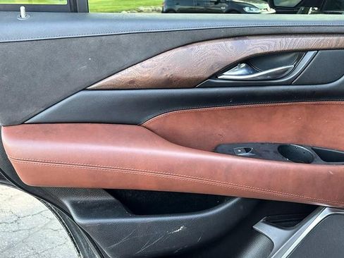 Used 2017 Cadillac Escalade Luxury AWD/4WD image 7