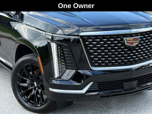 Used 2026 Cadillac Escalade Luxury w/ LPO, Floor Liner Package AWD/4WD image 5