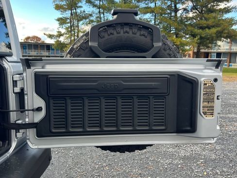 Used 2022 Jeep Wrangler Unlimited Rubicon w/ Trailer Tow Package image 20