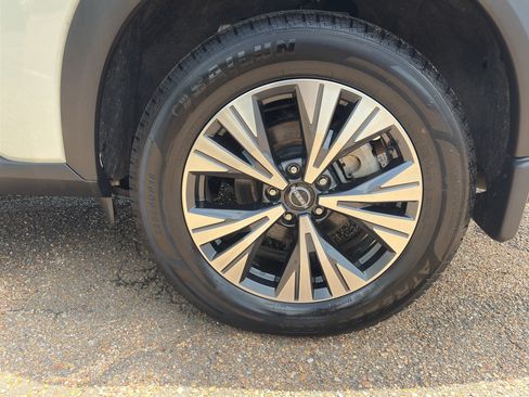 Used 2023 Nissan Rogue SV FWD image 27