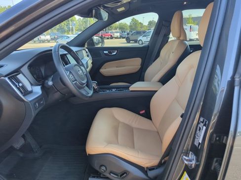 Used 2020 Volvo XC60 T5 Momentum w/ Protection Package AWD/4WD image 15