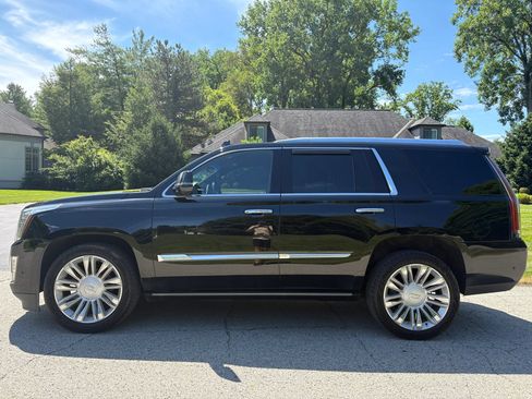 Used 2018 Cadillac Escalade Platinum AWD/4WD image 8