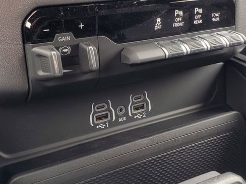 New 2026 RAM 1500 4x4 Crew Cab image 26