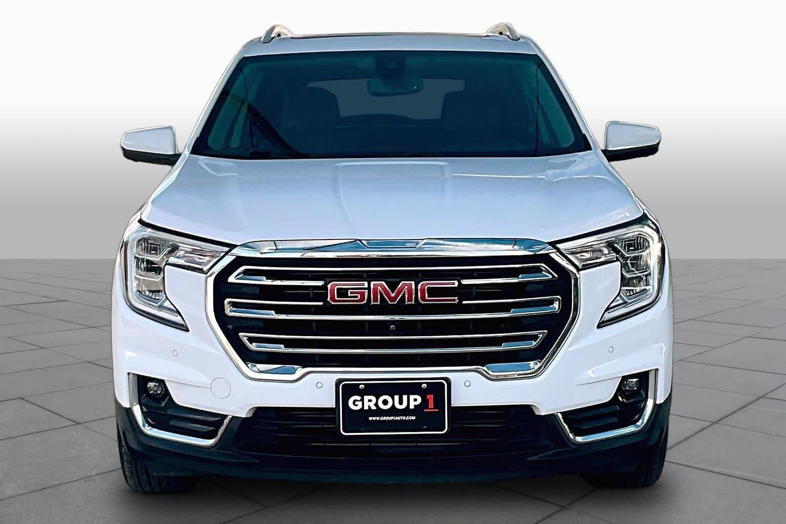 Used 2022 GMC Terrain SLT w/ Tech Package FWD image 4