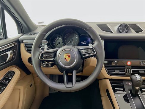 New 2026 Porsche Macan image 25
