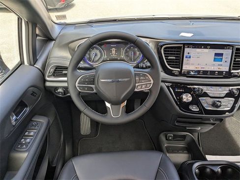 New 2026 Chrysler Pacifica Select image 16